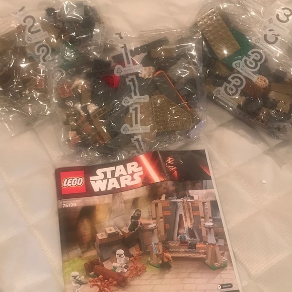 Star Wars Lego kit 75139: Battle on Takodana - Picture 2 of 7